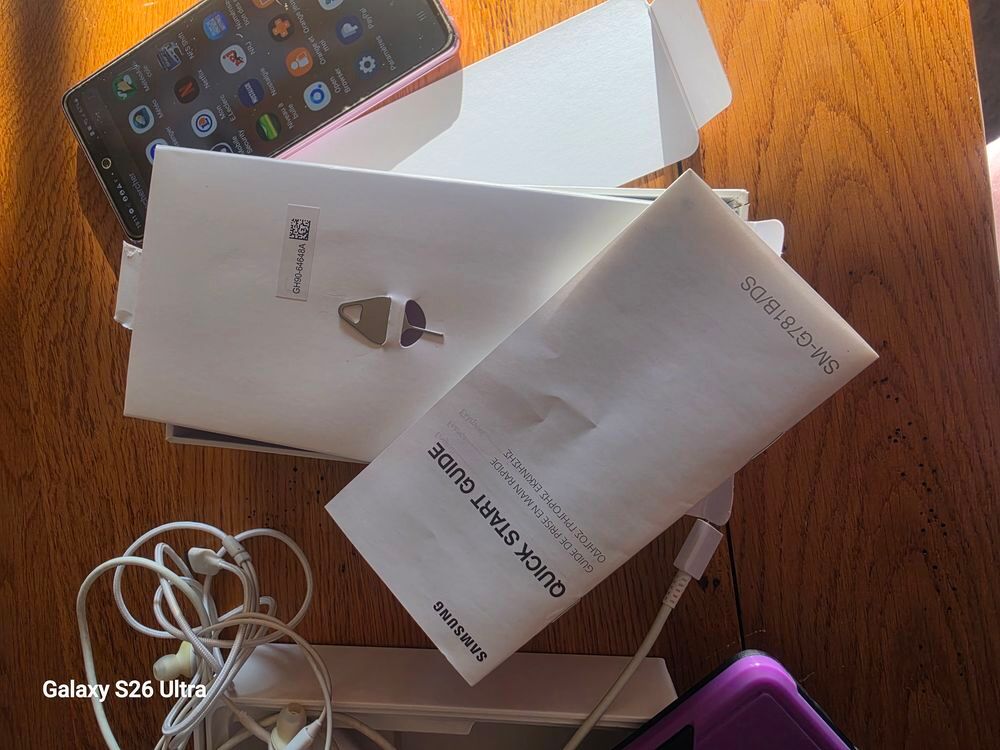 Samsung Galaxy S20 FE 5G avec accessoires Téléphones et tablettes