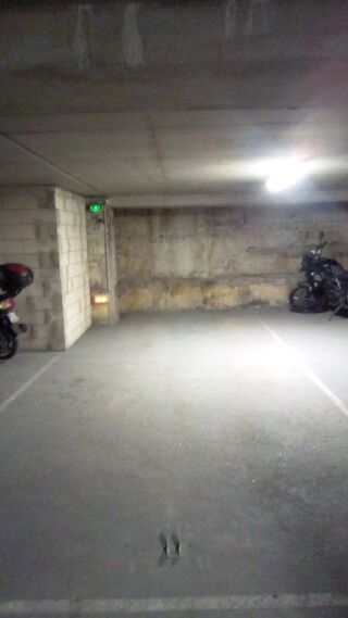  Parking / Garage � louer 25 m� Paris