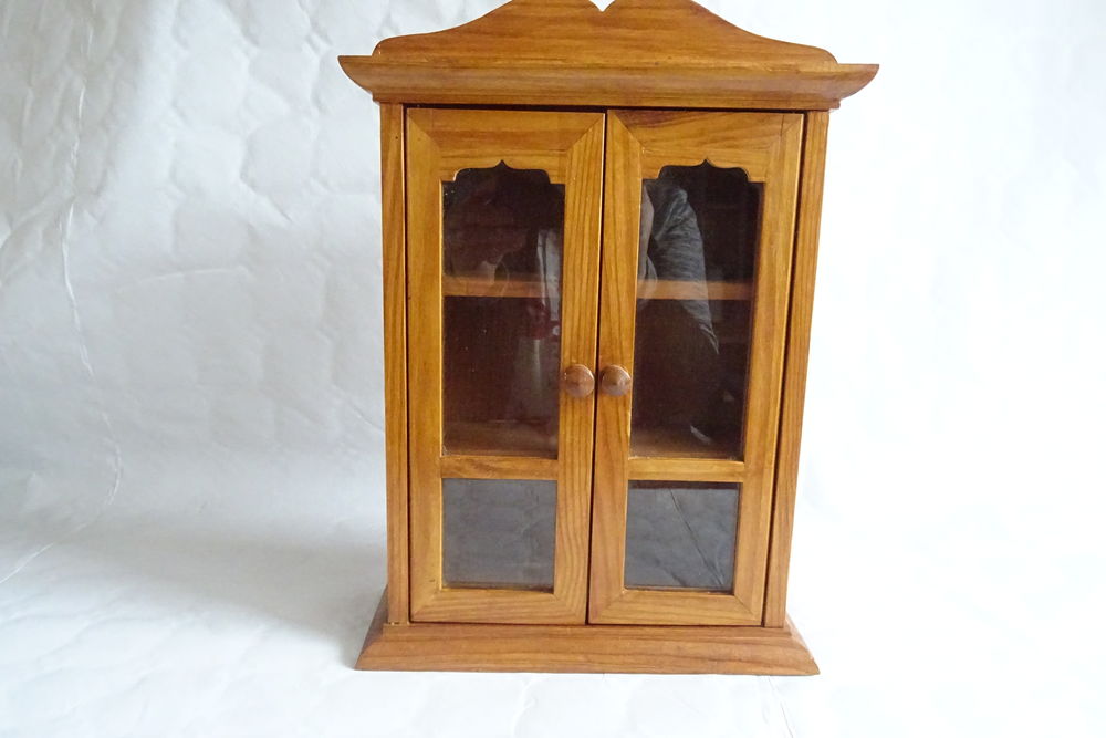 petite armoire d&eacute;corative . 23 cm x 33 cm x 8.5 cm Décoration