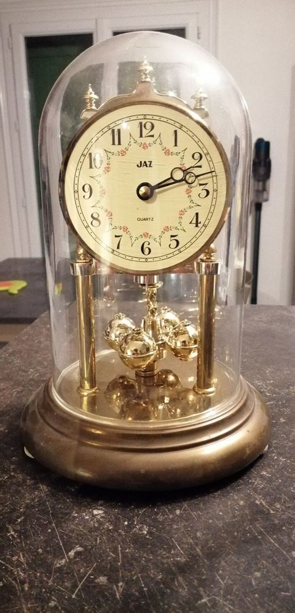 Pendule sous cloche Décoration