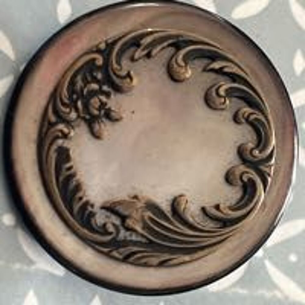 lot, trois boutons anciens 