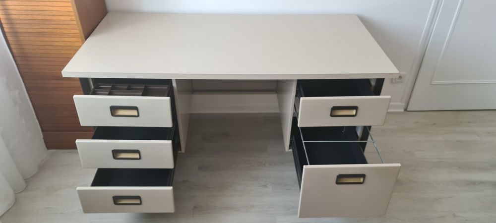 Bureau m&eacute;tal 5 tiroirs Tr&egrave;s bon &eacute;tat Meubles