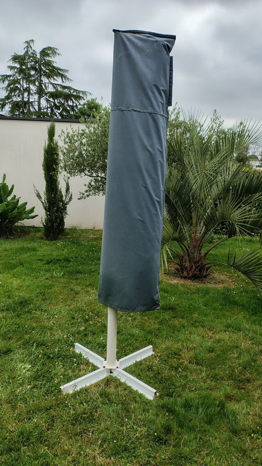 Parasol d&eacute;port&eacute; GREE GARDEN bon &eacute;tat Jardin