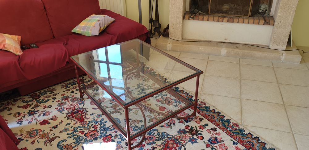 Table ronde plateau verre, 6 chaises, lustre en fer forg&eacute; Meubles