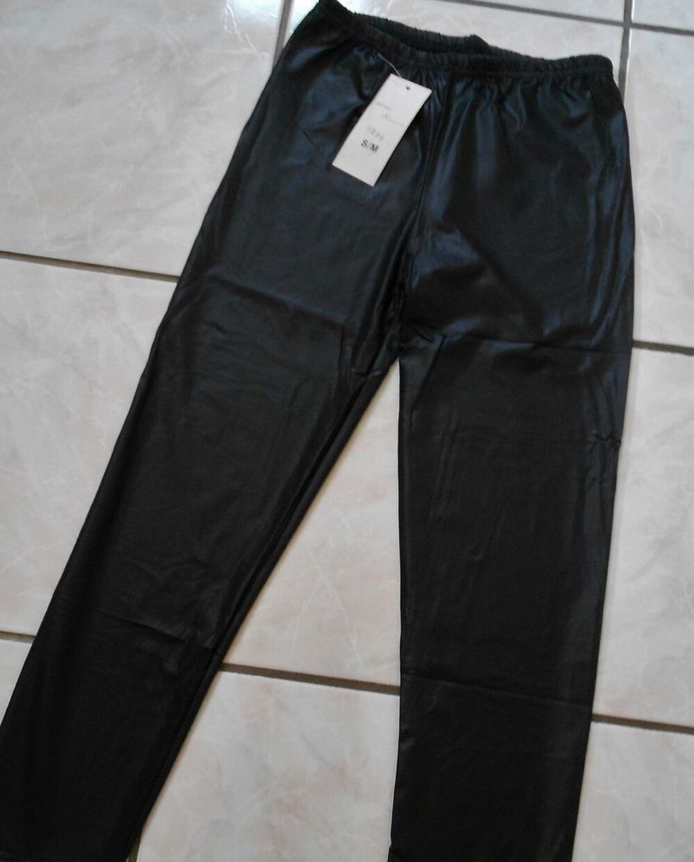 Legging noir mi long effet laqu&eacute; neuf T S - T 36 Vêtements