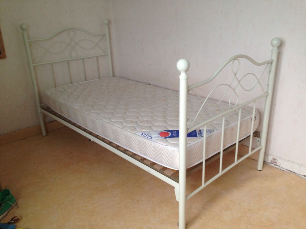 Chambre &agrave; coucher pour ado. Meubles