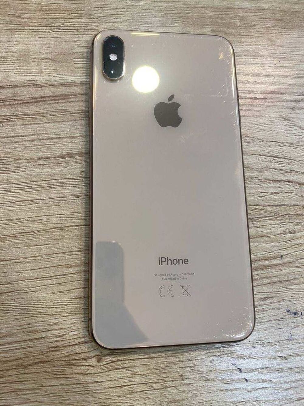 iphone XS max avec chargeur Tlphones et tablettes