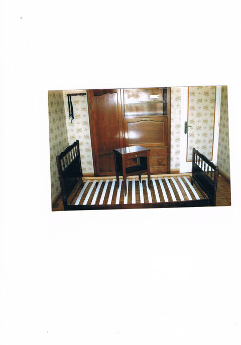 LIT +SOMMIER +TABLE DE CHEVET 40 Corcou-sur-Logne (44)