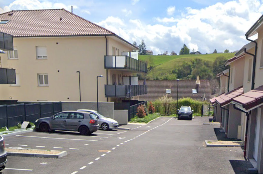 Location Parking/Garage garages spacieux de 14 à 22 m² Saint-clair-de-la-tour