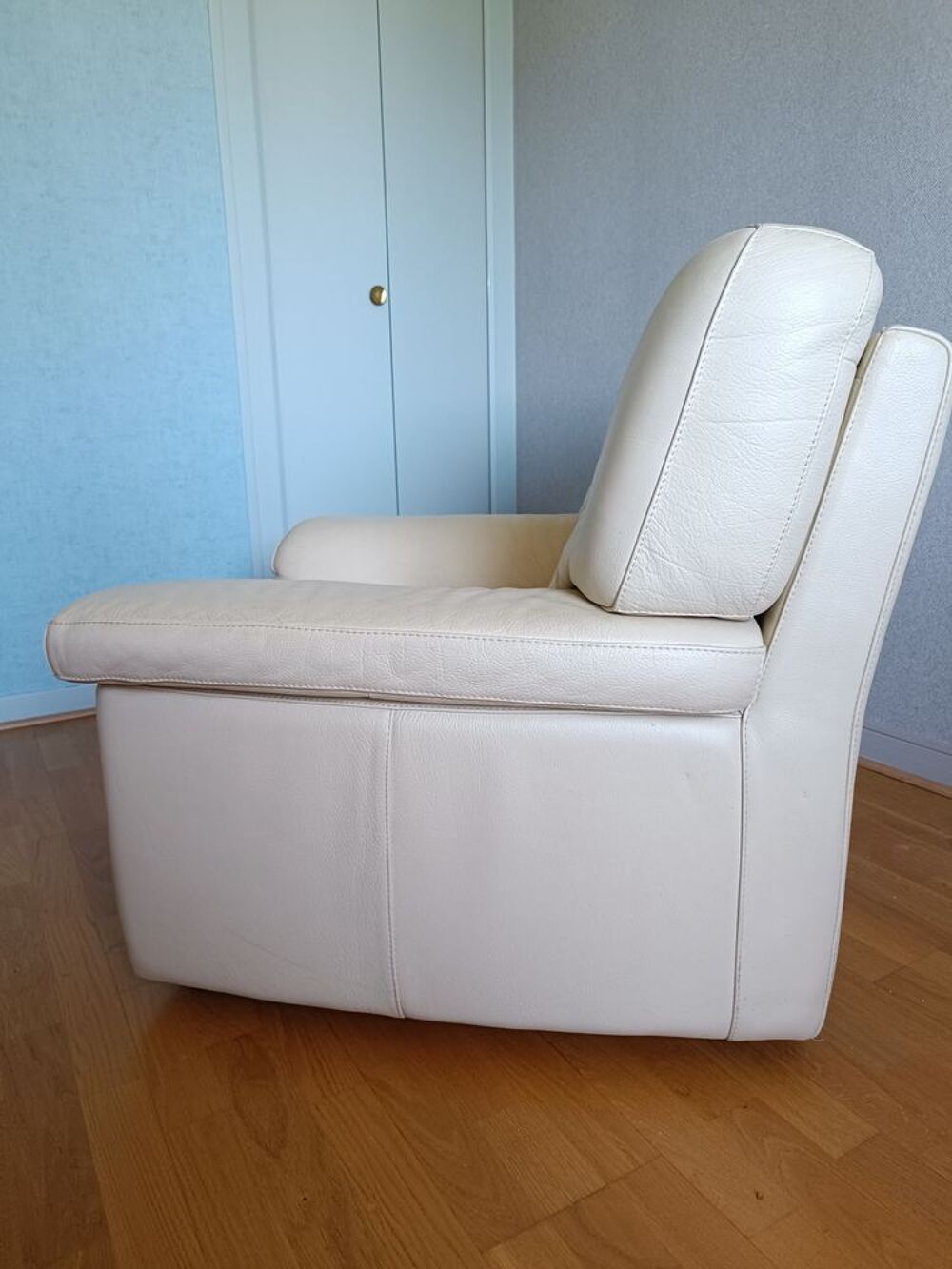 1 fauteuil en cuir vachette &eacute;cru Meubles