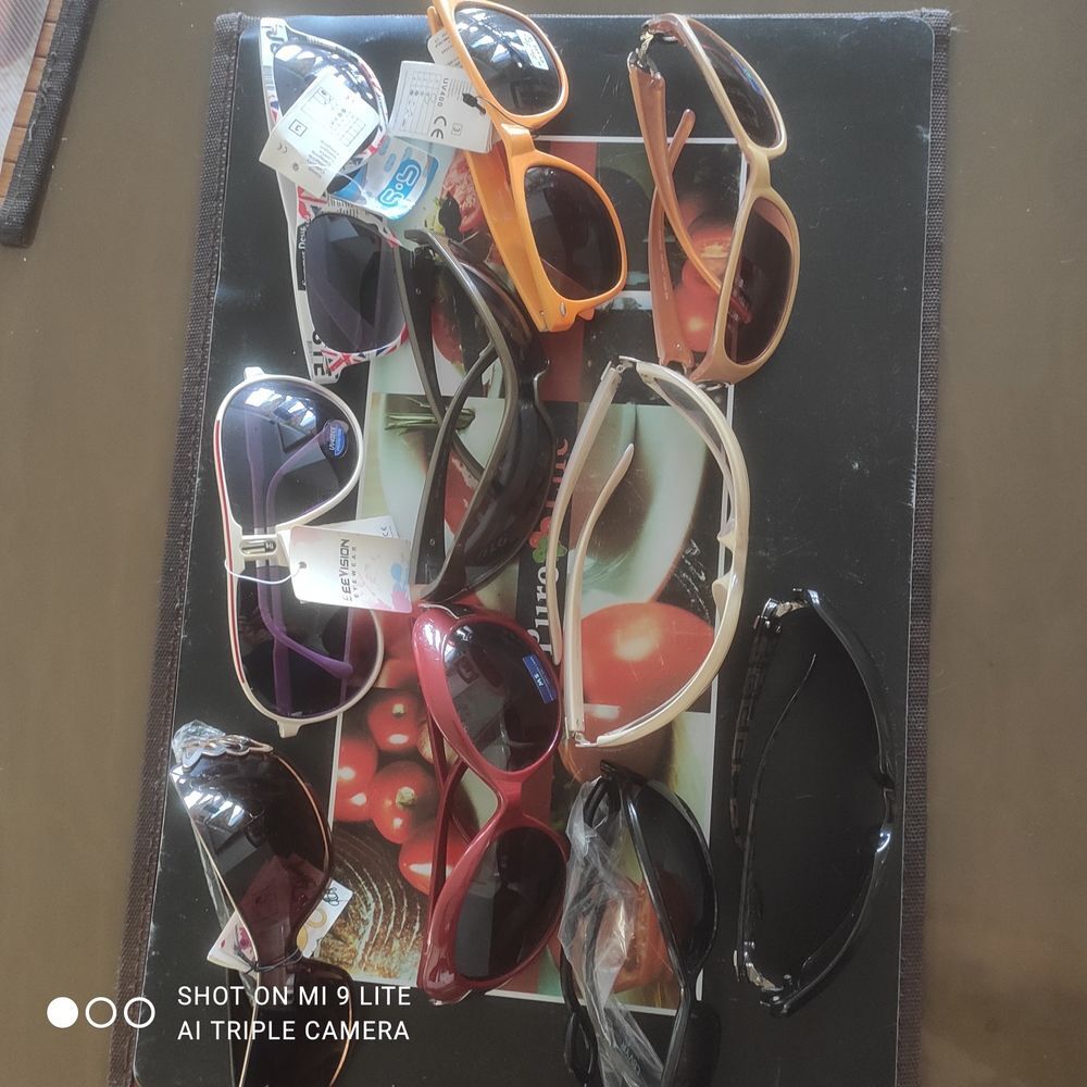 Lot de 10 paires de lunettes de soleil neuf mixte profitez sans l'&eacute;t&eacute; arrive. Bijoux et montres