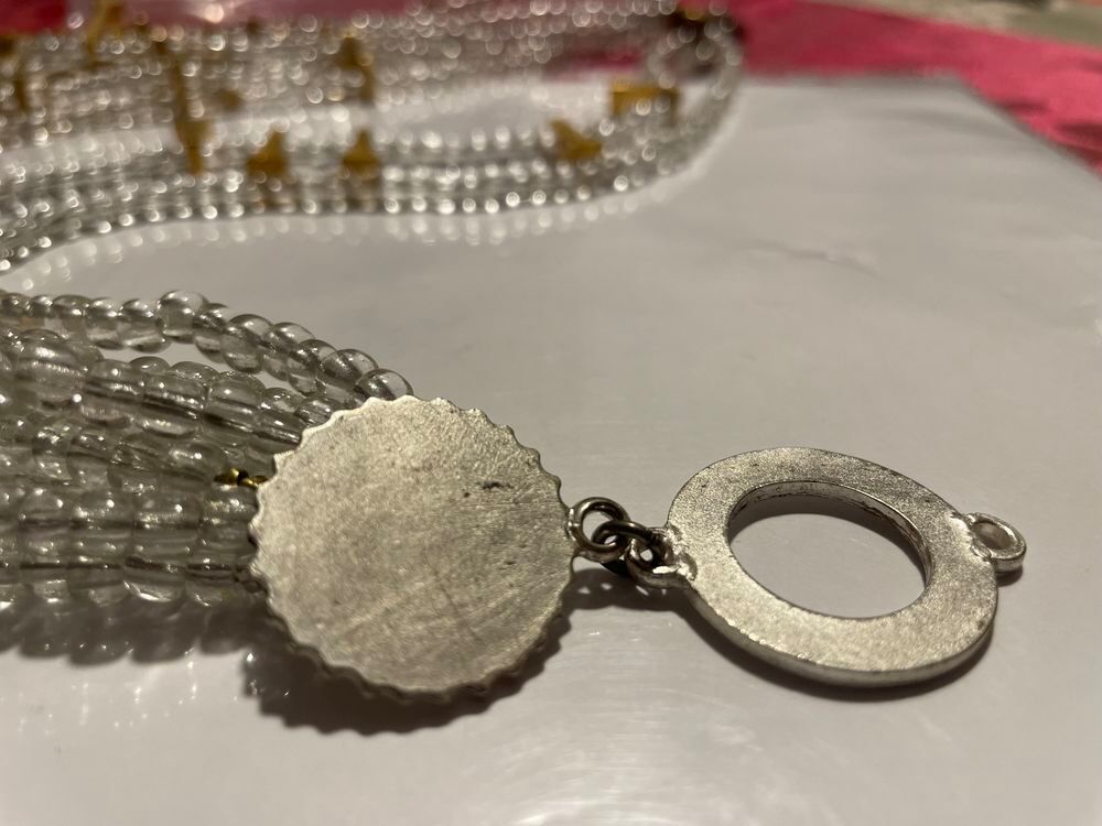 Collier d&eacute;fil&eacute; 8 rangs enfilage perles motifs dor&eacute;s ANTIGONA Bijoux et montres