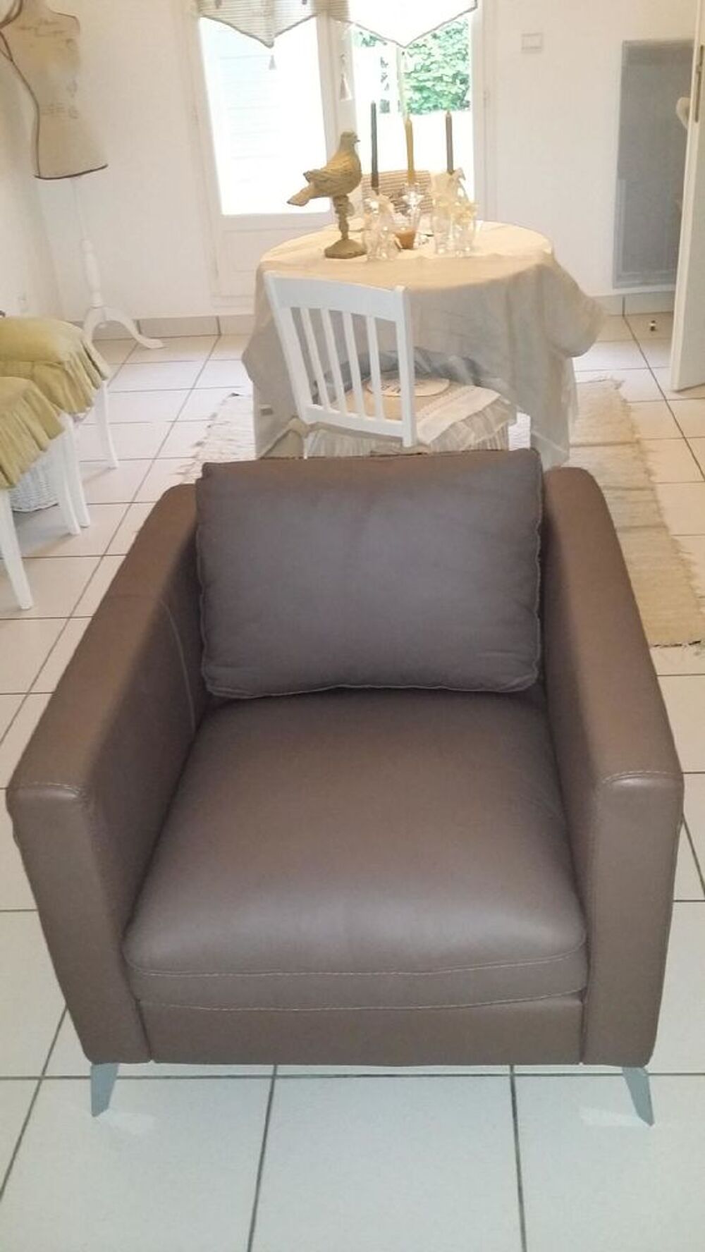 Fauteuil en cuir marron taupe design Meubles