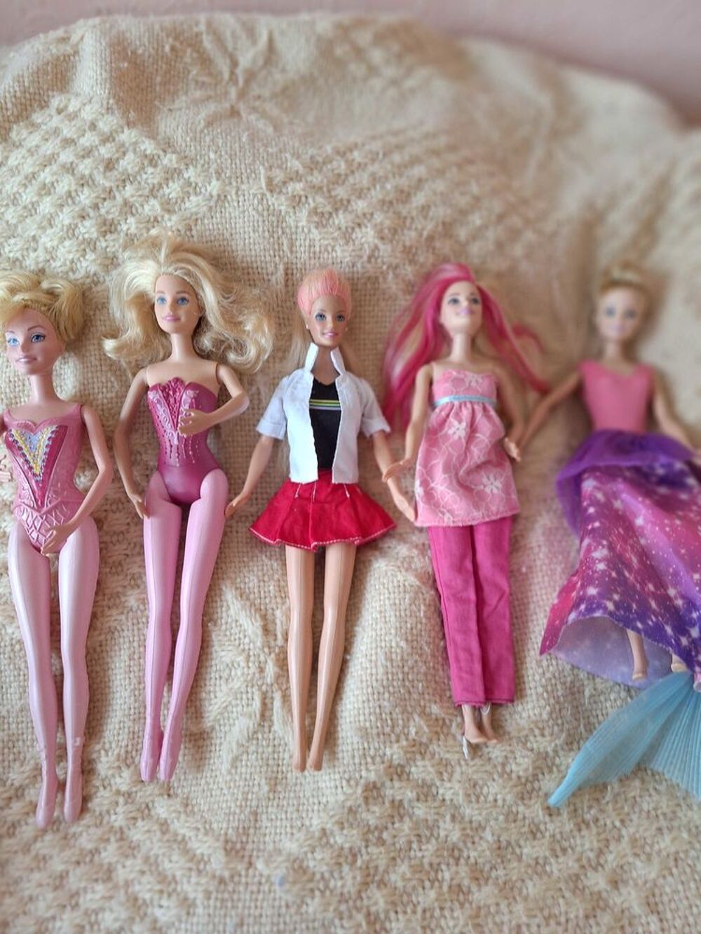 5 poup&eacute;es Barbie Jeux / jouets