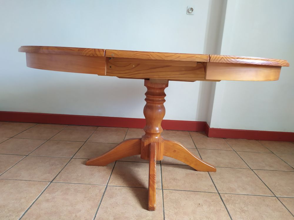 Table en bois avec rallonge. Meubles