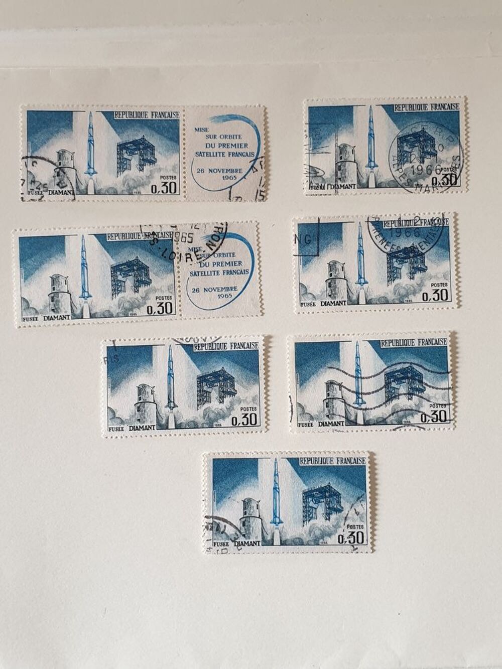 Timbre France 1965 Fus&eacute;e diamant 0.30 f. -lot 0.50 euro 