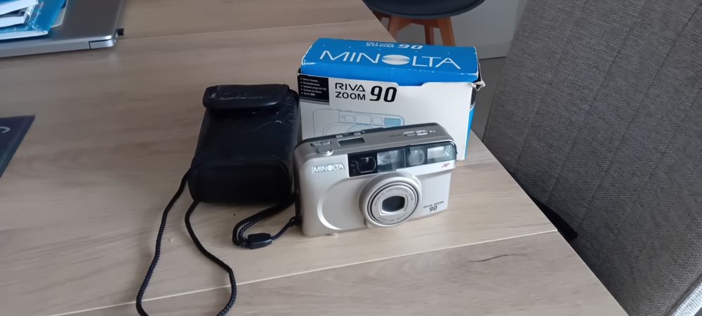 Appareil photo Minolta Riva Zoom 38-90mm. Photos/Video/TV