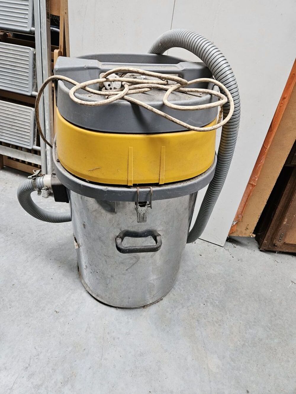 Aspirateur Eau et Poussi&egrave;re 80L Electroménager
