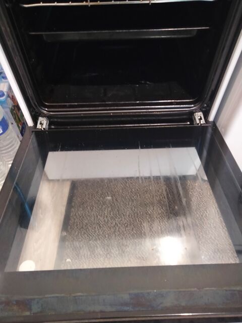 Cuisinire lectrique (3 plaques et four) classe C 150 Montigny-le-Bretonneux (78)