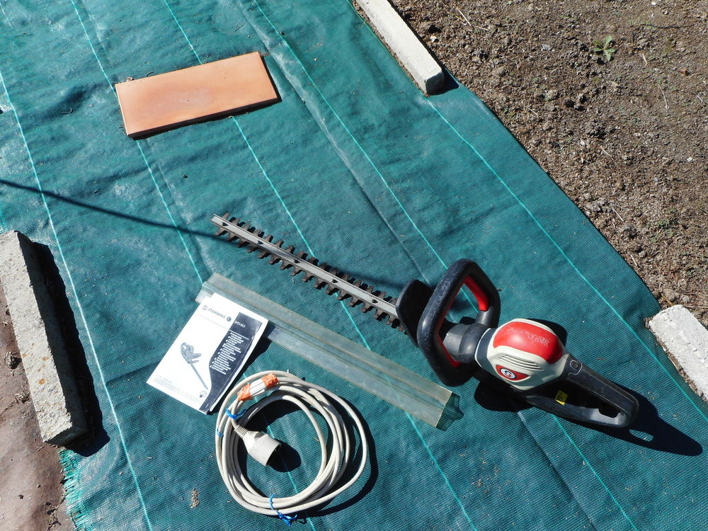 TAILLE-HAIE ELECTRIQUE STERWINS Jardin