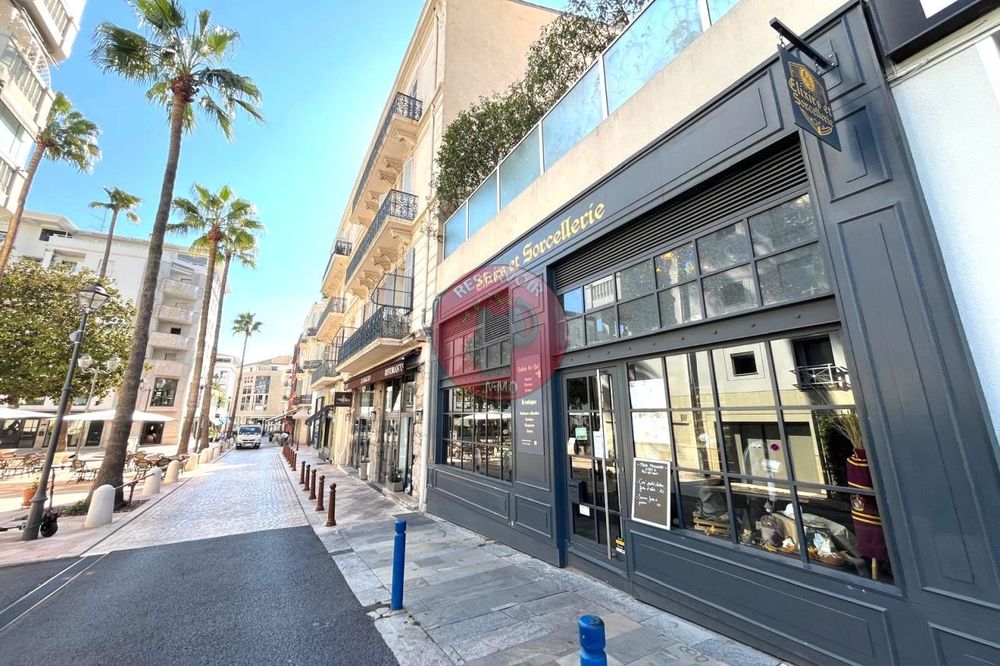  Entreprises Commerces / Vente Commerces - 80 m² Cannes (06400)