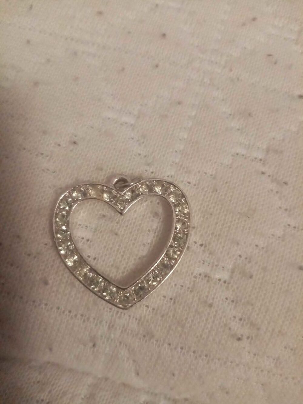 pendentif c&Aring;"ur en acier et pierres en oxyde de zirconium Bijoux et montres