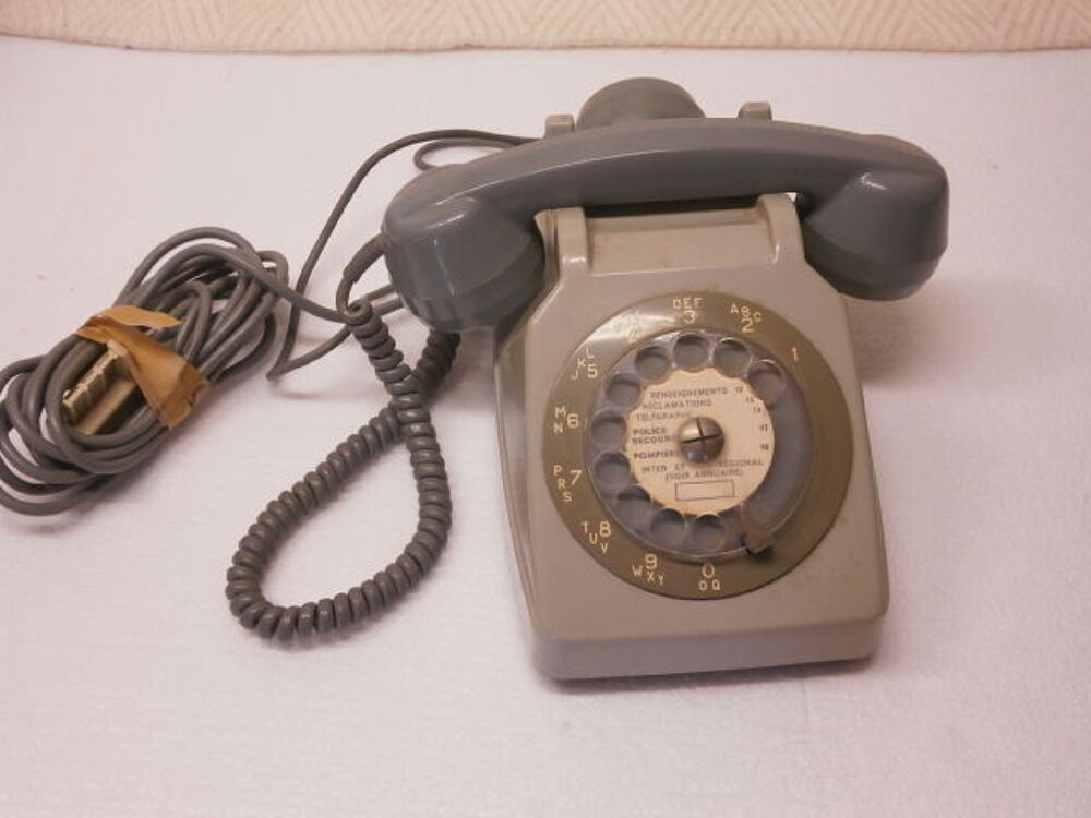 T&eacute;l&eacute;phone de collection S63 gris &agrave; cadran avec son &eacute;couteur 