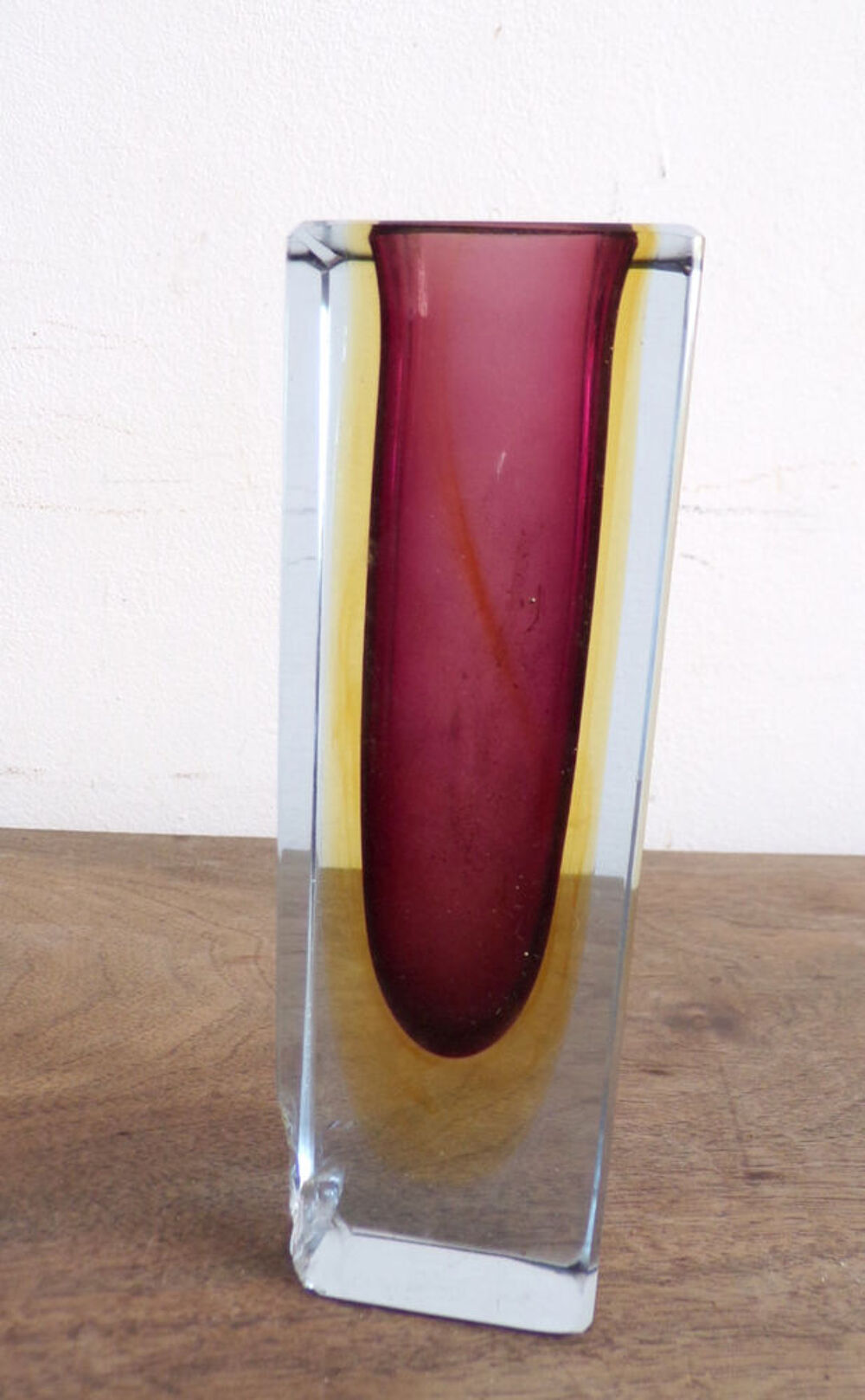 Vase vintage en verre &eacute;pais teint&eacute; dans la masse Décoration