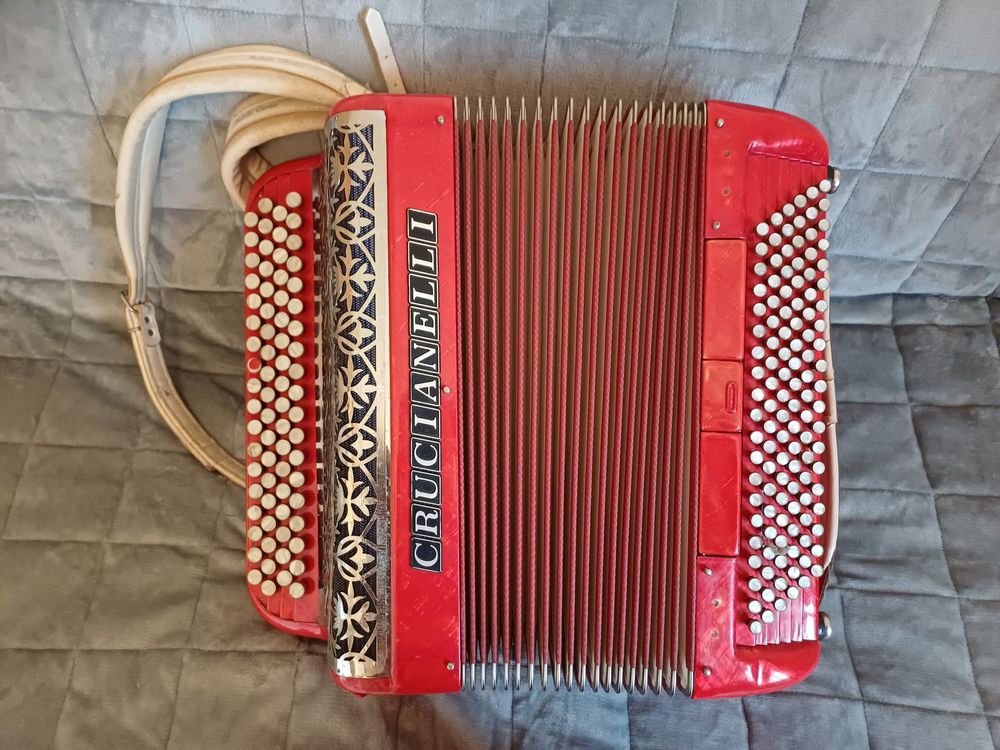 Accord&eacute;on Crucianelli 120 basses TB &eacute;tat et bien accord&eacute; Instruments de musique
