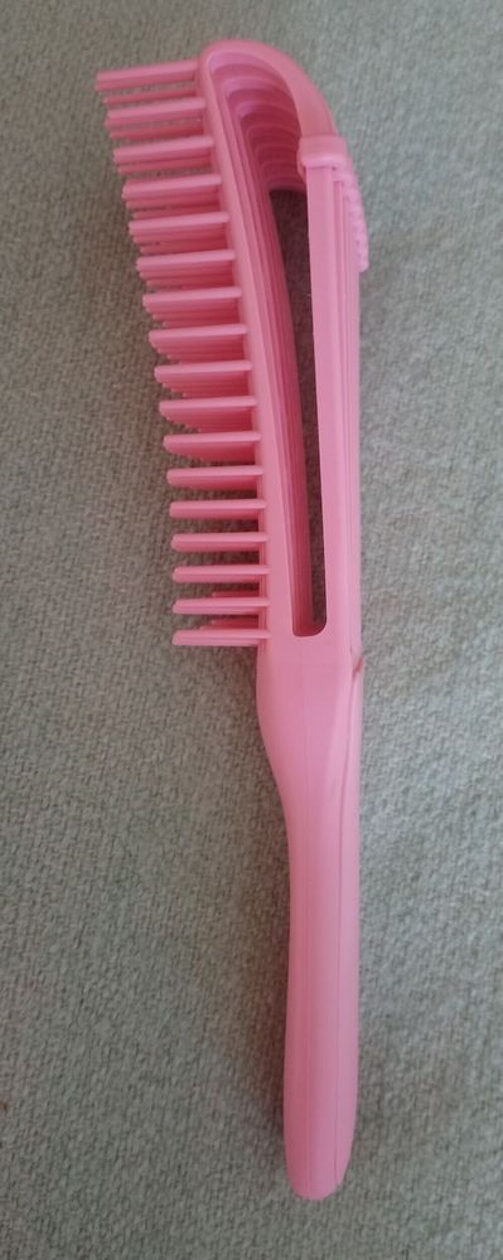 Brosse d&eacute;m&ecirc;lante Puériculture