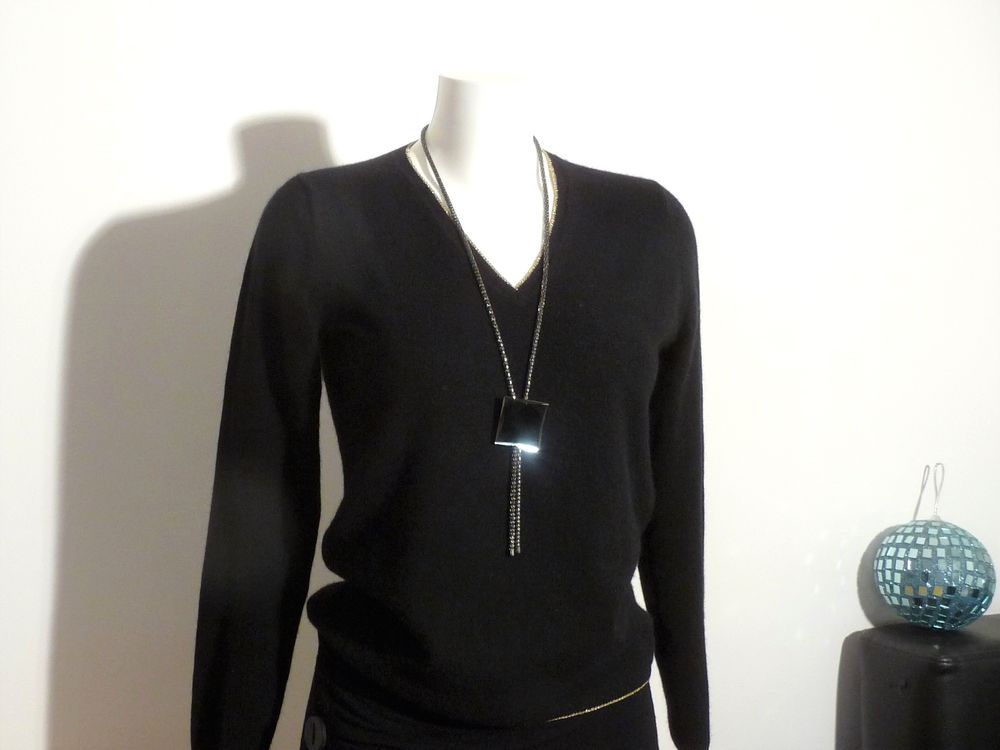 Collier/ Sautoir en M&eacute;tal Gris Fonc&eacute; avec Carr&eacute; Miroit&eacute;-Neuf Bijoux et montres