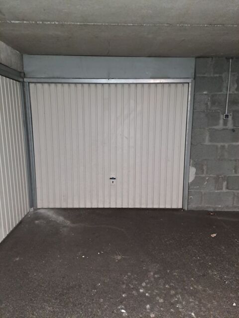  Parking / Garage � louer 18 m� Nantes