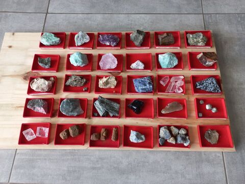 Collection de 30 min�raux avec pr�sentoirs 3 Meylan (38)