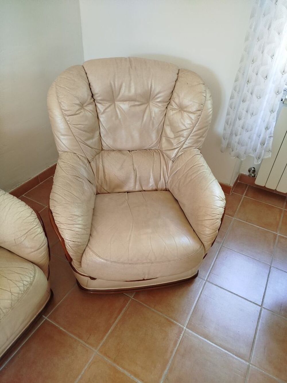 Canap&eacute; trous place + 2 fauteuils Meubles