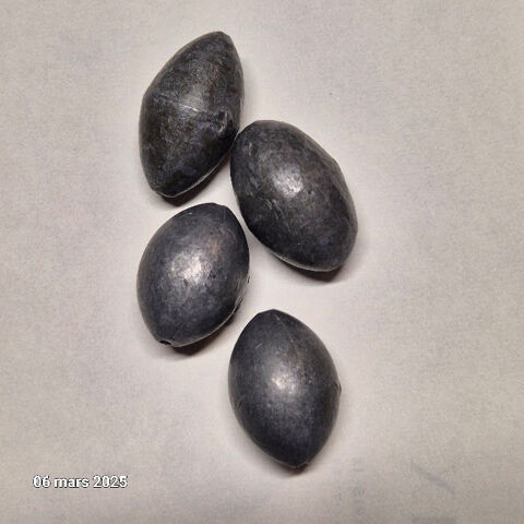Lot de 4 gros plombs de forme olive, poids différents        6 Saumur (49)