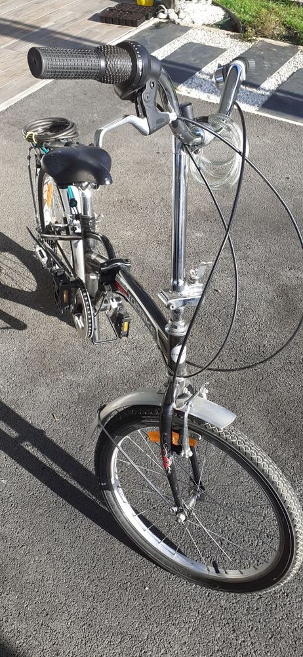 V&eacute;lo pliant TOPBIKE 6 vitesses tr&egrave;s bon &eacute;tat .
Vélos