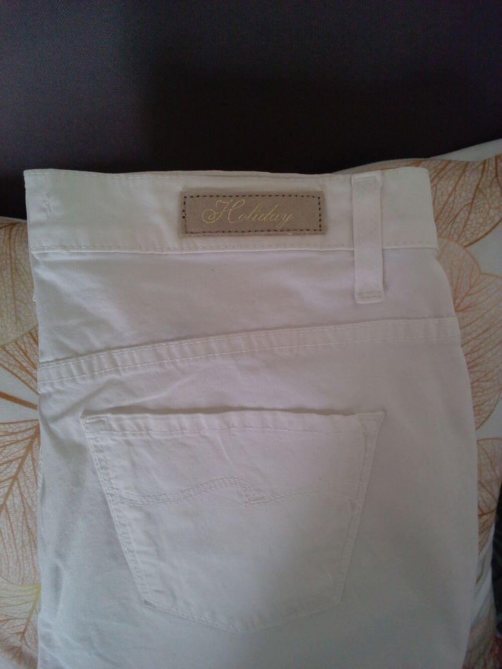 Pantalon blanc. Vêtements