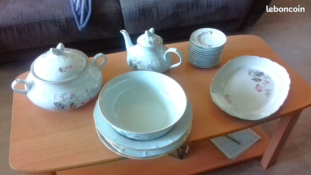 VAISSELLE EN PORCELAINE Décoration
