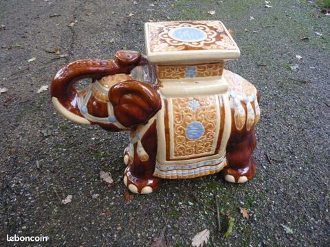 Eléphant/tabouret/table en céramique/Asie 125 Castres (81)