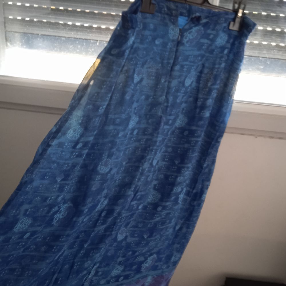 Jupe bleu longue taille 42 imprim&eacute;e fleurs bleues 65 % visco Vêtements