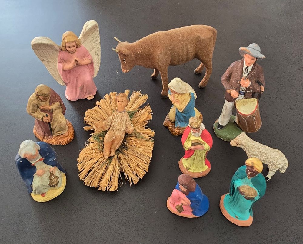 Cr&egrave;che de No&euml;l, 11 santons anciens d'avant 1960, tr&egrave;s bon &eacute; 