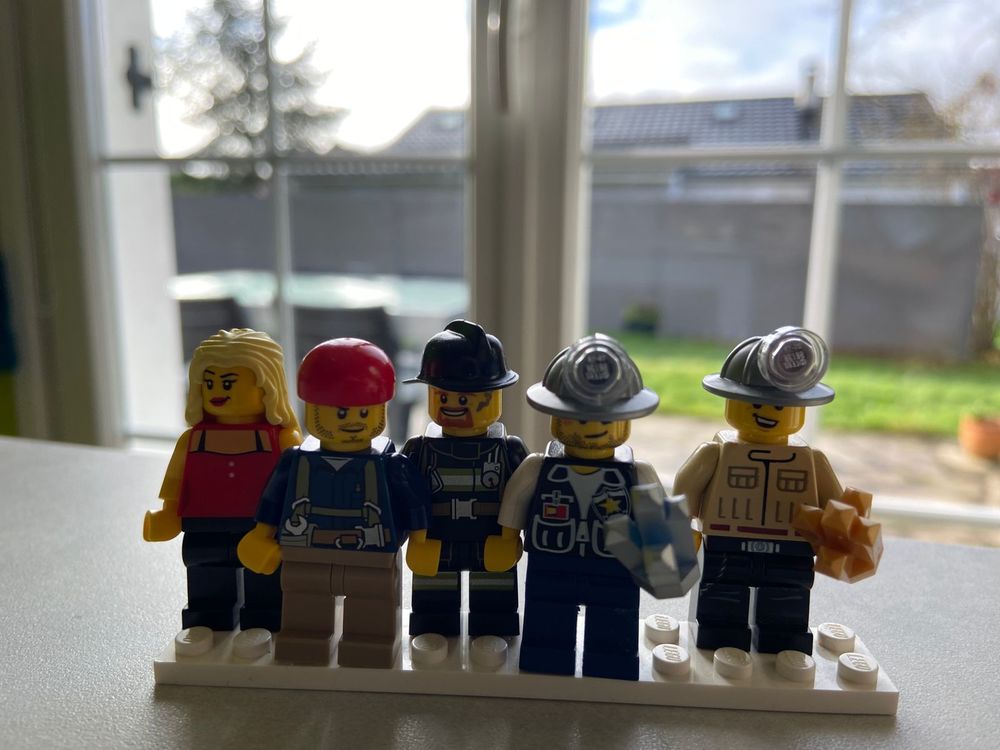 5 FIGURINES LEGO Jeux / jouets