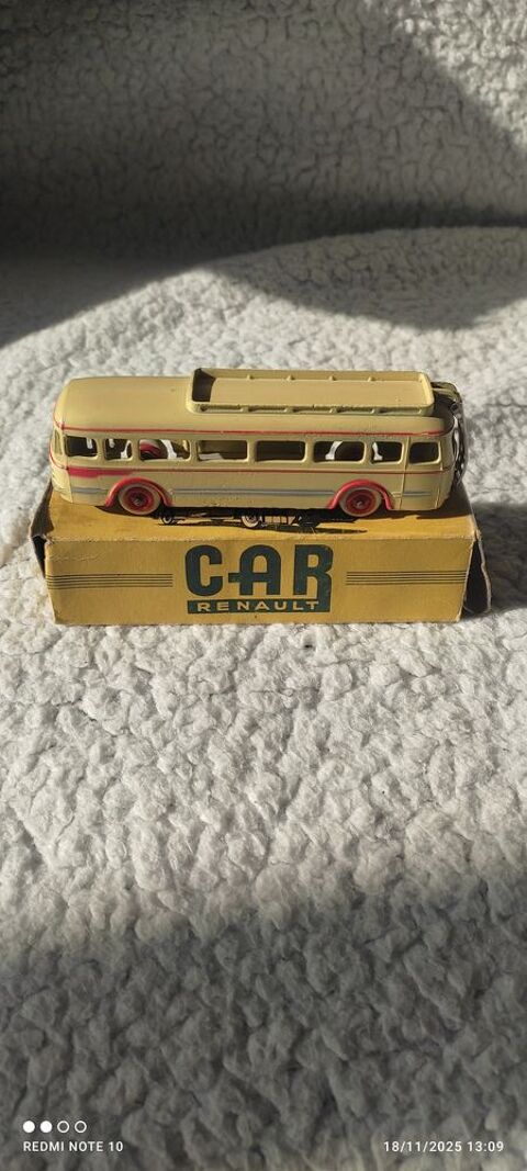 Renault E3040 car C.I.J 55 Saint-G�ly-du-Fesc (34)