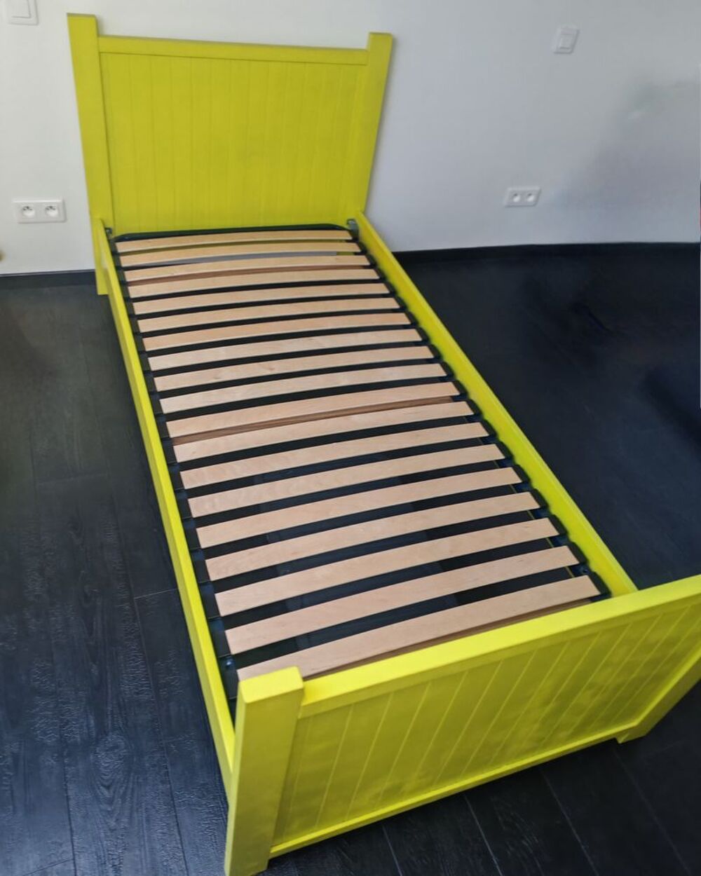 Ensemble lit, sommier et table de nuit Meubles