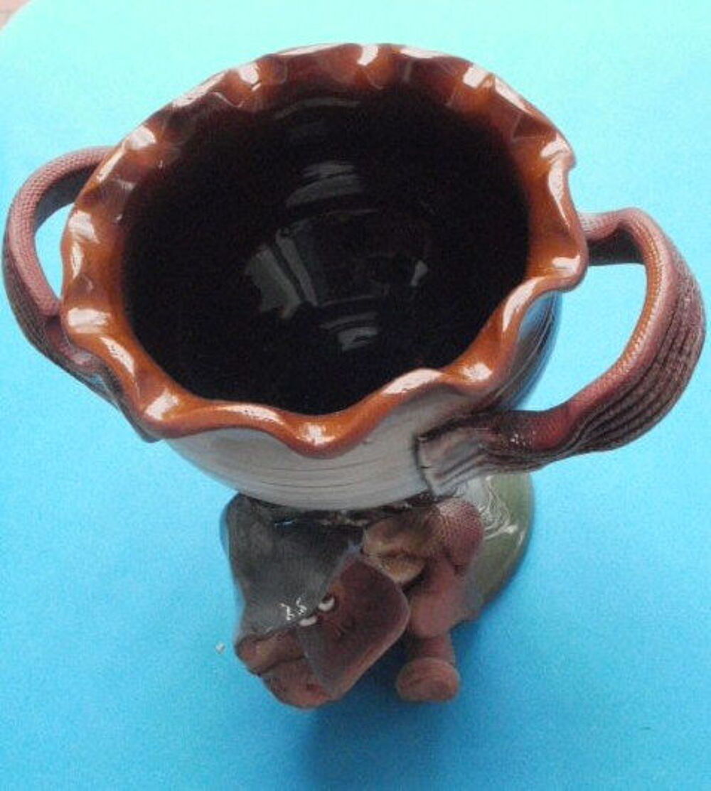 Poterie / POT &agrave; anses en terre cuite, avec imitation DONALD Décoration