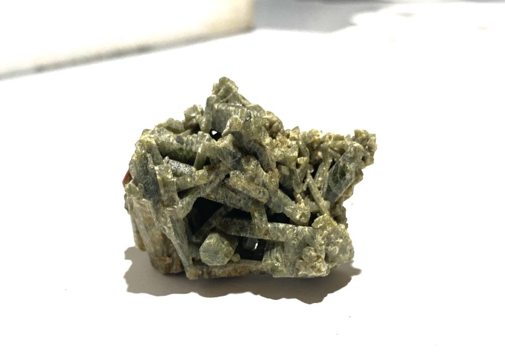 EPIDOTE - MINERAUX DE COLLECTION 