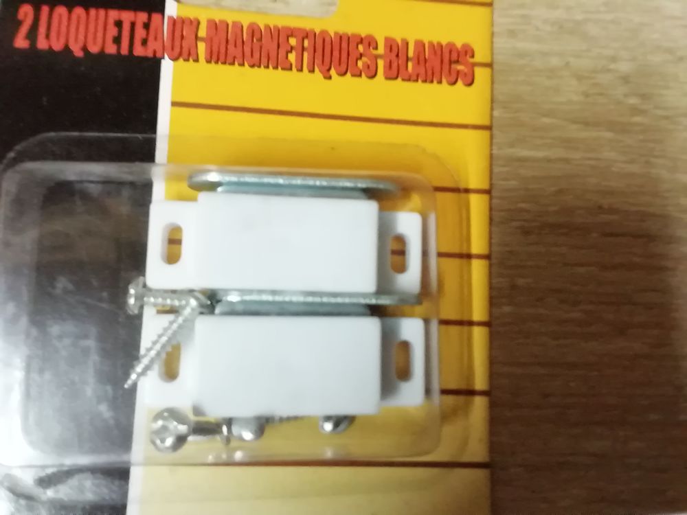 Loqueteaux magn&eacute;tiques blanc neufs Bricolage