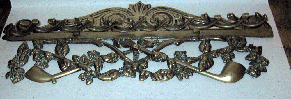 ancien porte pipes mural. 