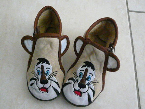 Chaussons marron - Pointure 24	 3 Franqueville-Saint-Pierre (76)