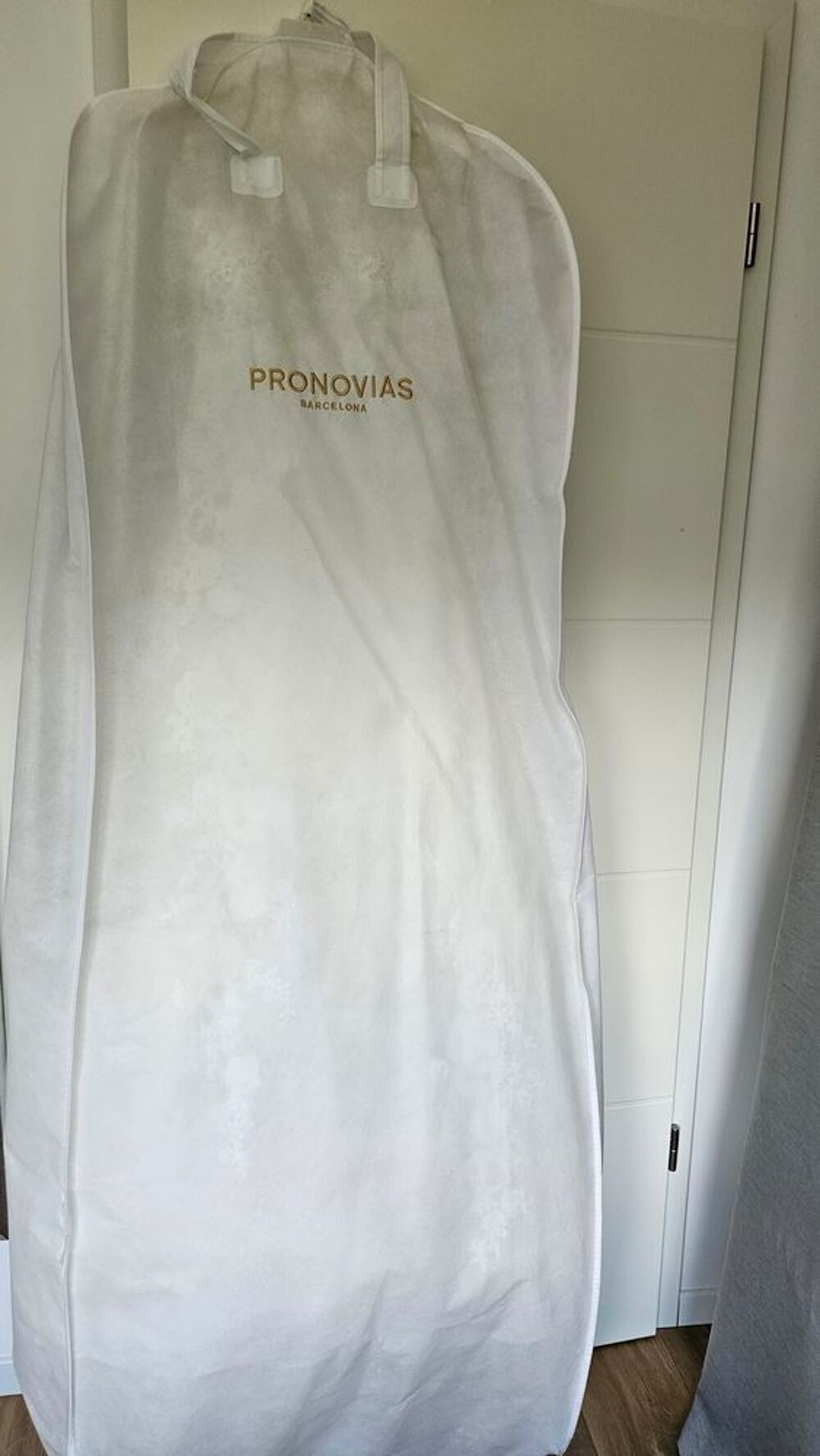 Robe Pronovias dentelle Vêtements